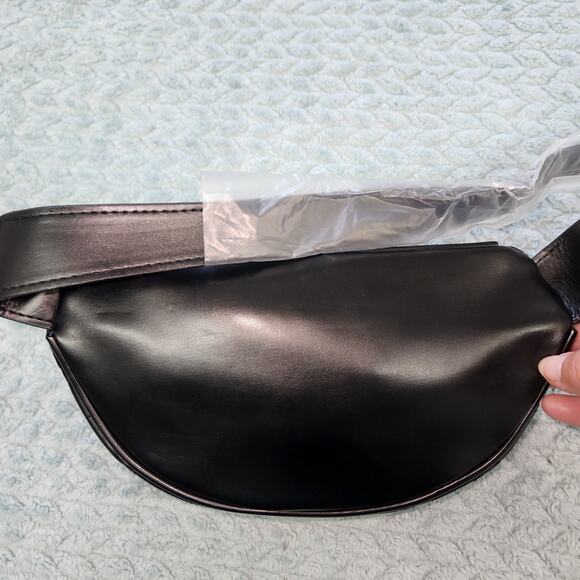 Amazon Black Quilted Sling Bag Gold Zipper - Picture 3 of 4